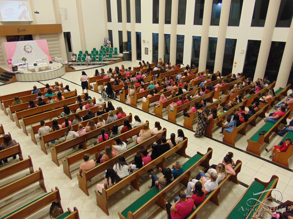 Noite Rosa reúne mais de 400 mulheres na AD em Taió/SC