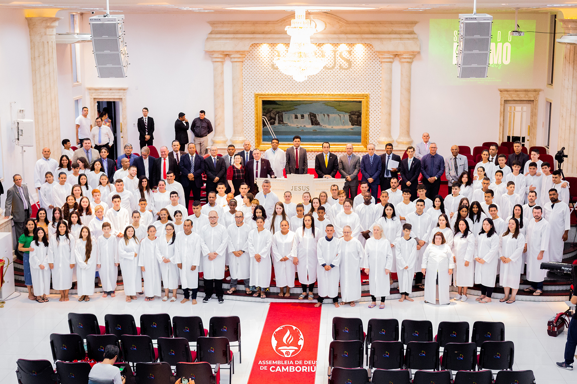 A Igreja Assembleia de Deus de Camboriú, realizou, no último domingo (04), mais um Batismo em Águas